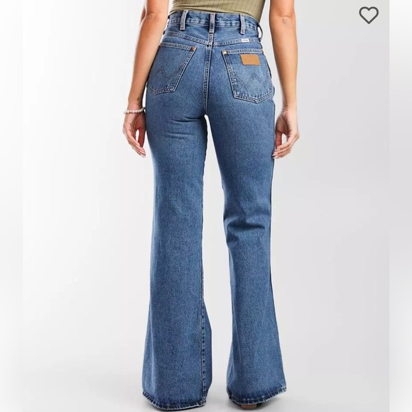 Wrangler Wanderer High Rise Flare Jean 26x32. Womens. From Free People. - Picture 3 of 9